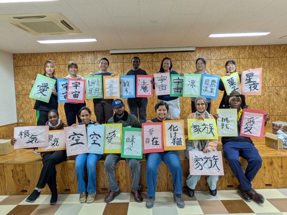 【帯広畜産大学】留学生が書道を体験しました