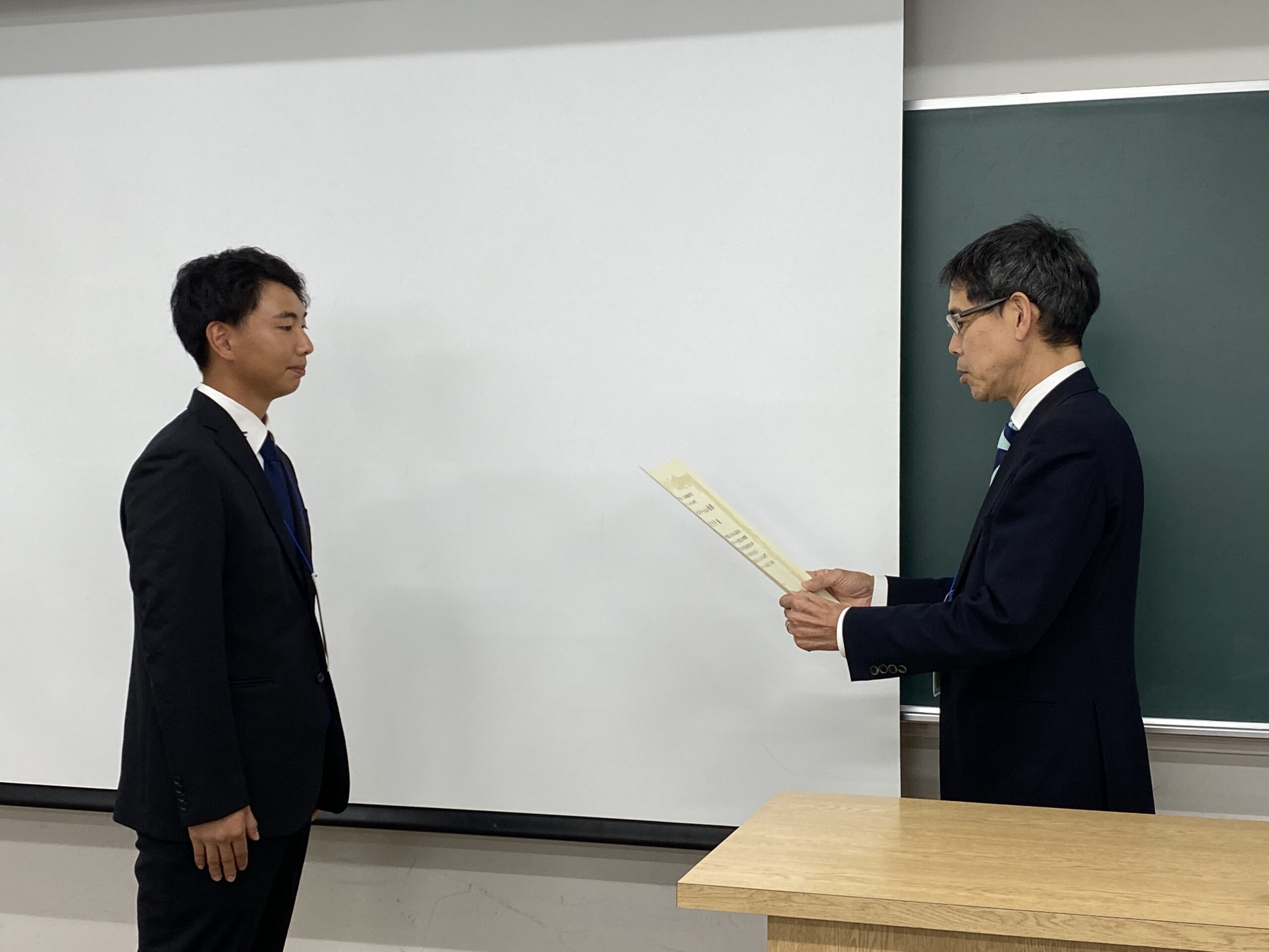 【北見工業大学】本学大学院生が日本機械学会「第35回内燃機関シンポジウム」において第102期（202...