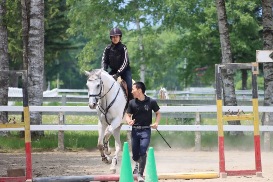 【帯広畜産大学】馬術部の取り組みが東スポ競馬Webに掲載 ―帯広畜産大学馬術部が引退競走馬を受け入れ...