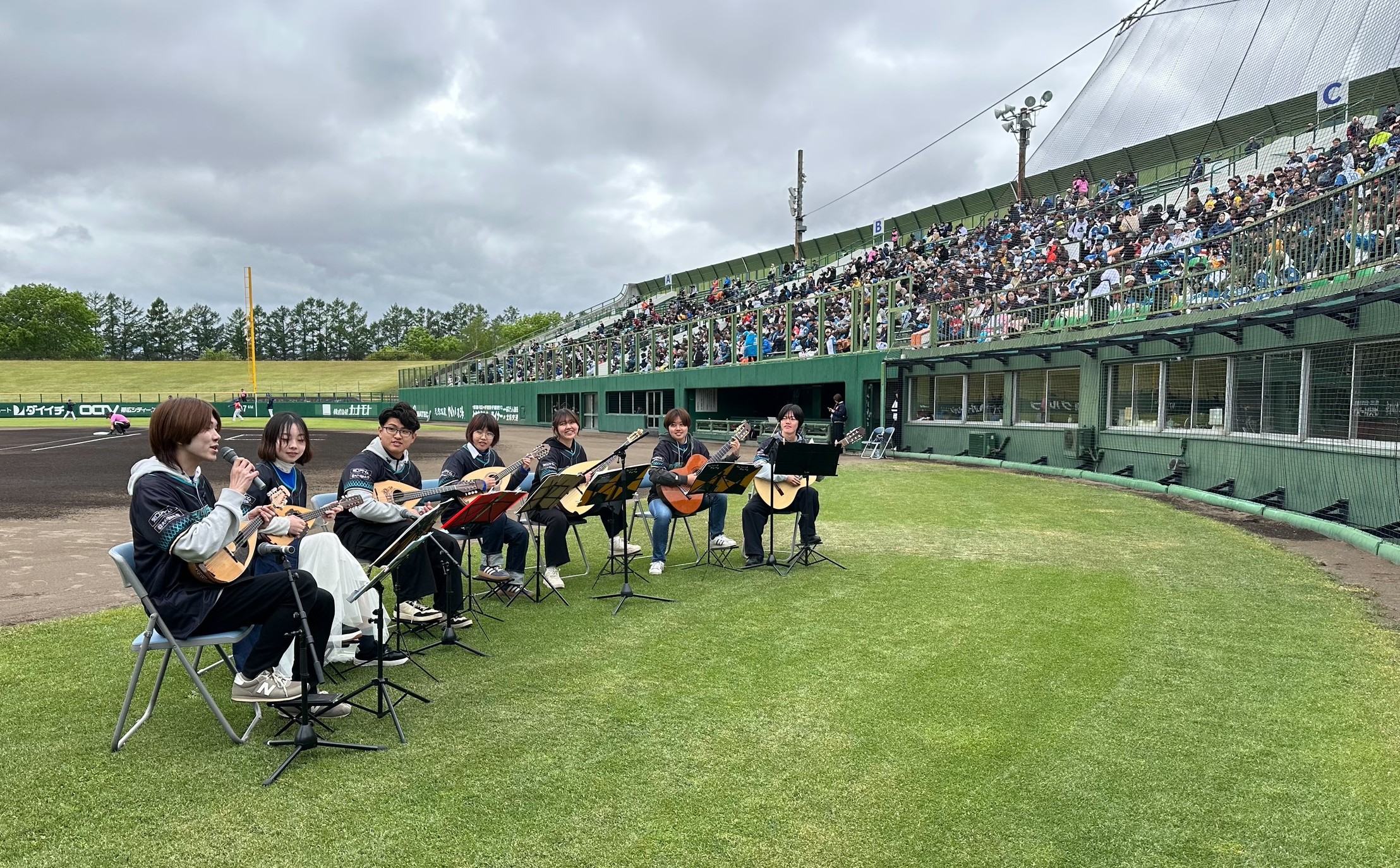 【帯広畜産大学】マンドリンサークルがファイターズファーム・リーグ公式戦で演奏を披露